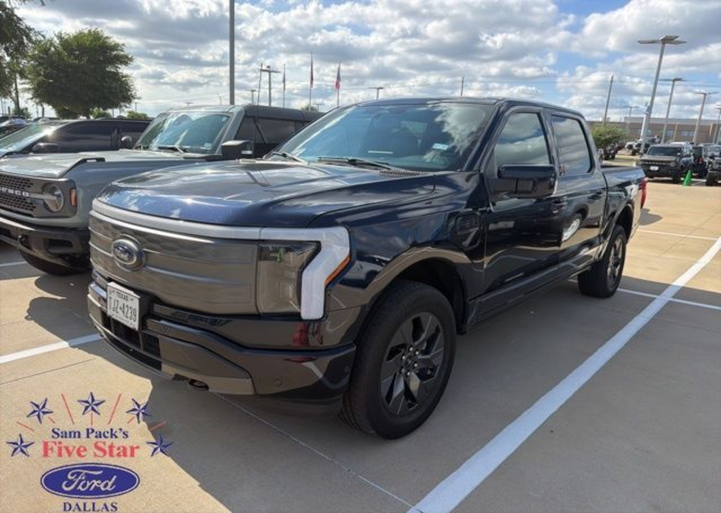 2023 Ford F-150 Lariat 4x4 SuperCrew 5-1/2 Box's photo