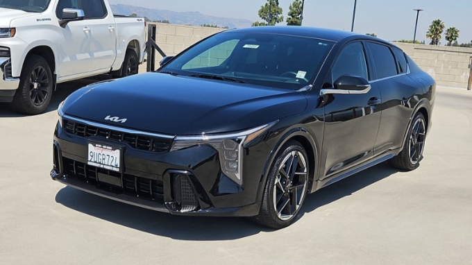 2025 Kia K4 GT-Line AT's photo