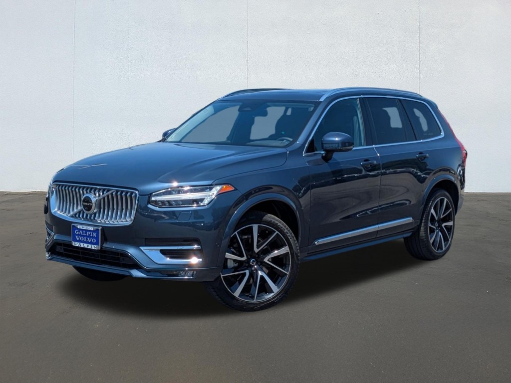 2023 Volvo XC90 B5 Plus
