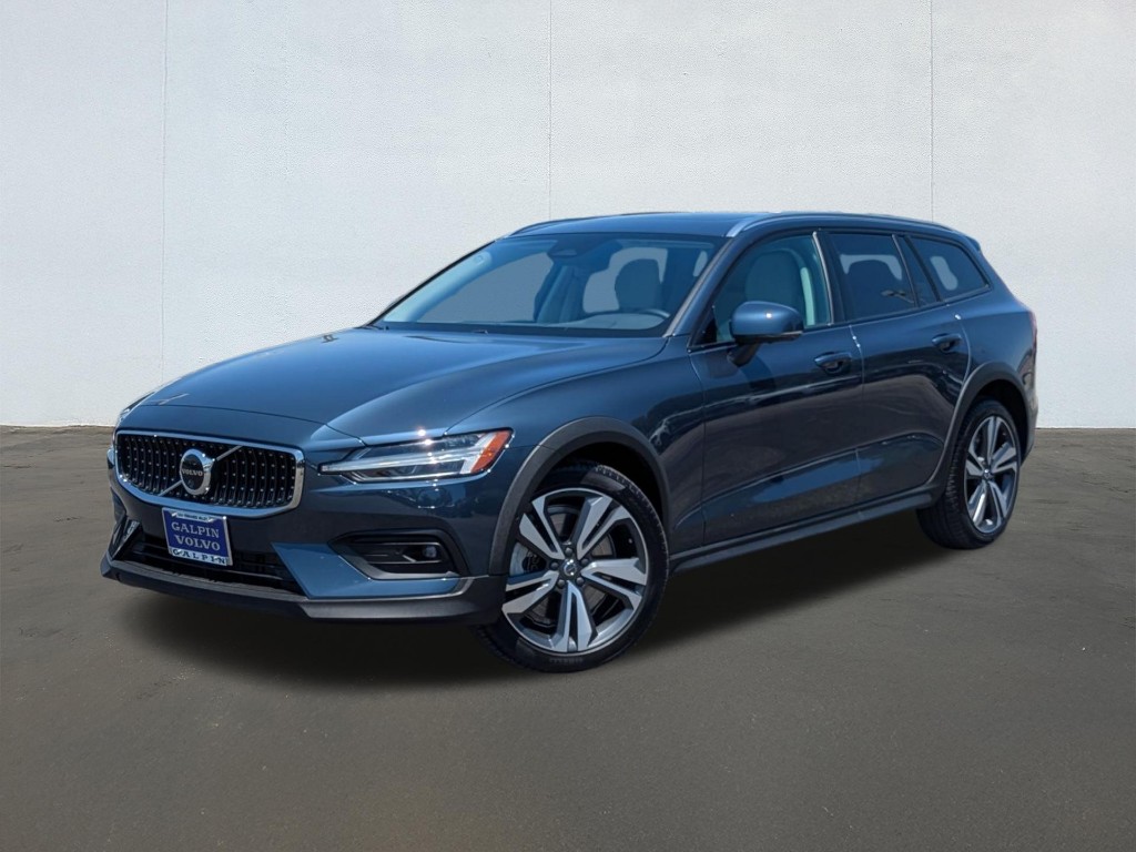 2026 Volvo V60 Cross Country Plus, B5 AWD Gas (mild hybrid)