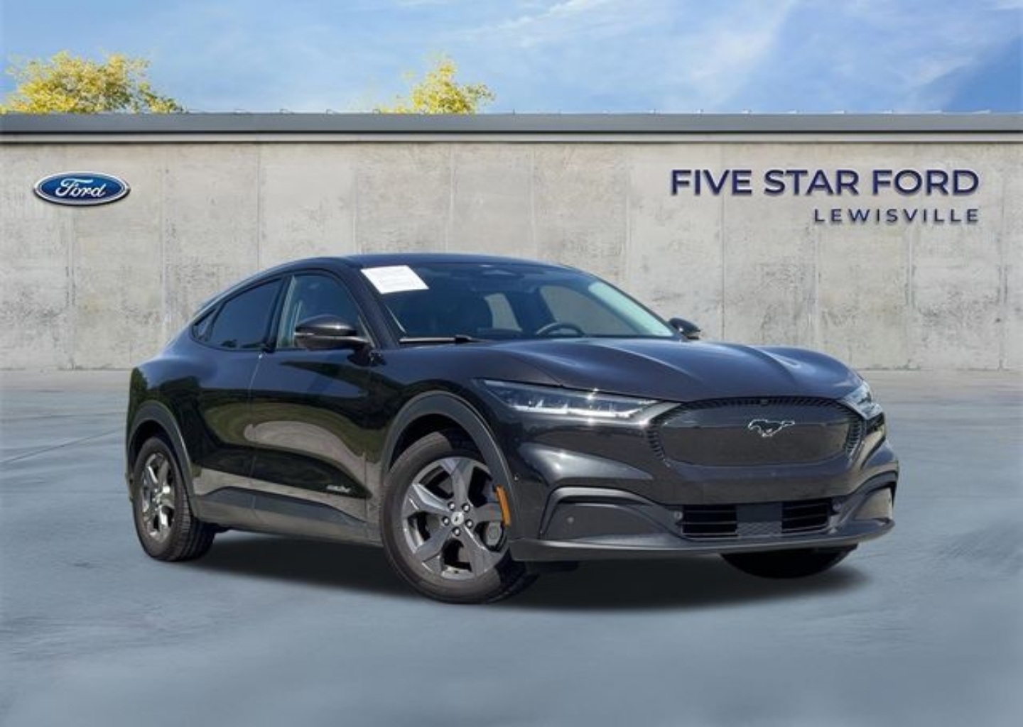 2022 Ford Mustang-Mach-e Select's photo