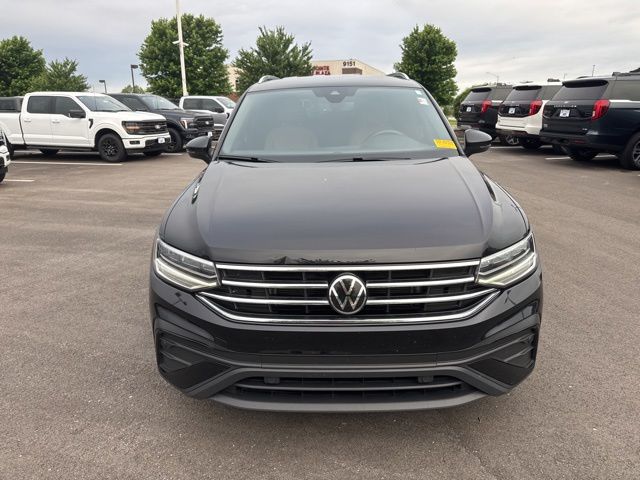 Used 2024 Volkswagen Tiguan SE with VIN 3VV3B7AX6RM056550 for sale in Kansas City