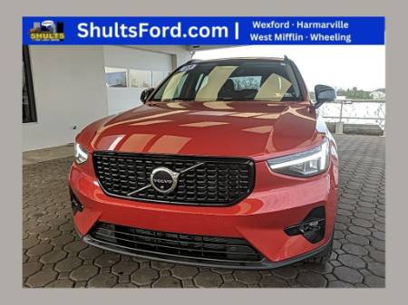 2023 Volvo XC40 B5 Plus Dark Theme