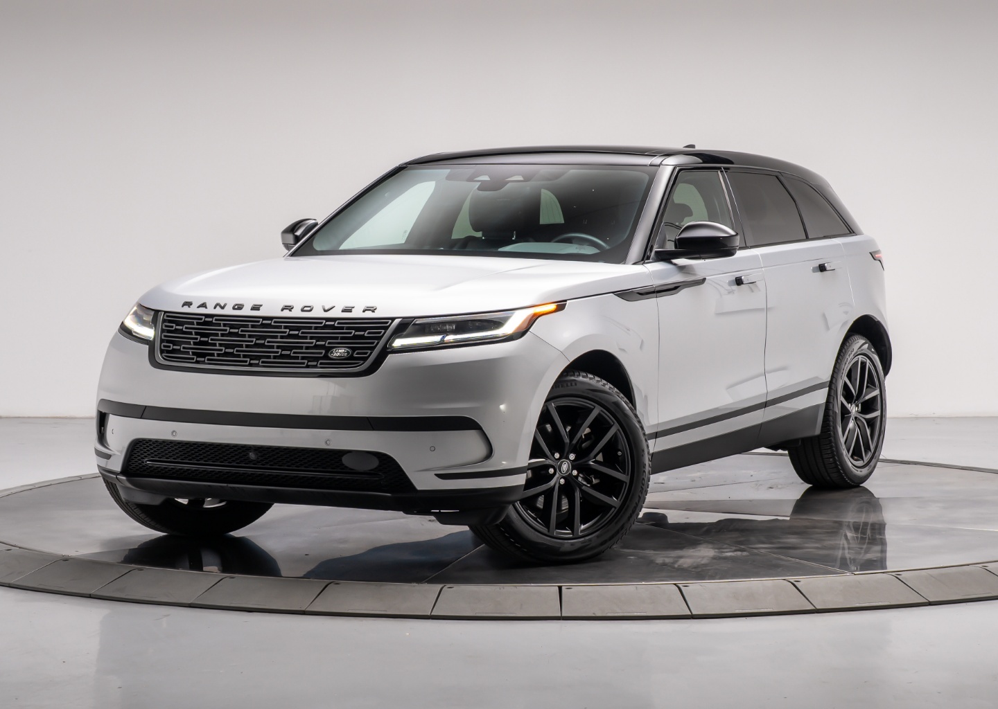 2025 Land Rover Range Rover Velar P250 S's photo