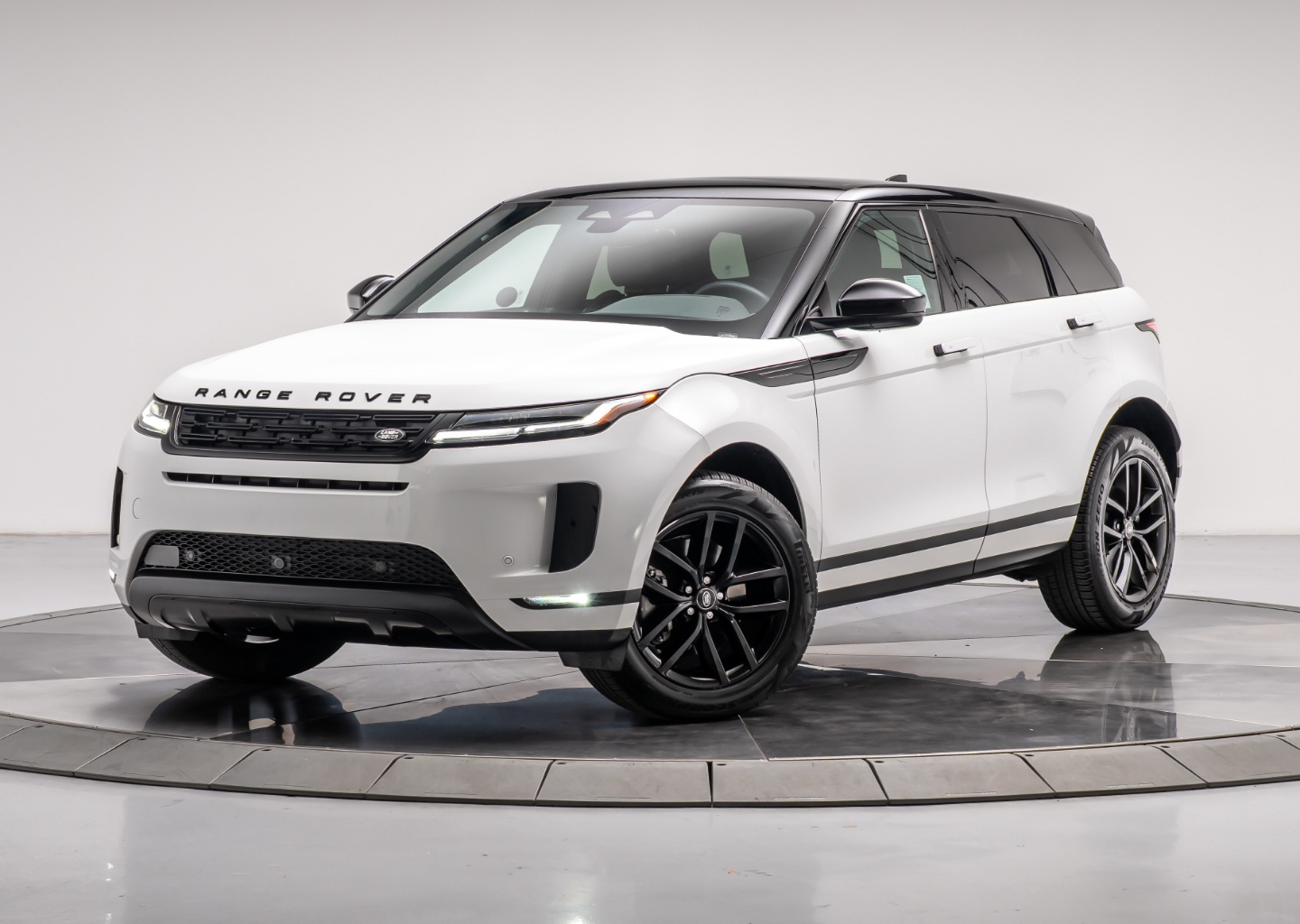 2025 Land Rover Range Rover Evoque S's photo