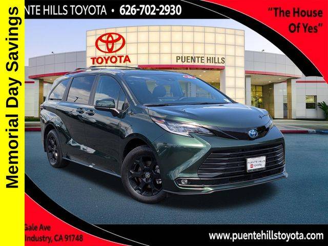 2025 Toyota Sienna Woodland Edition