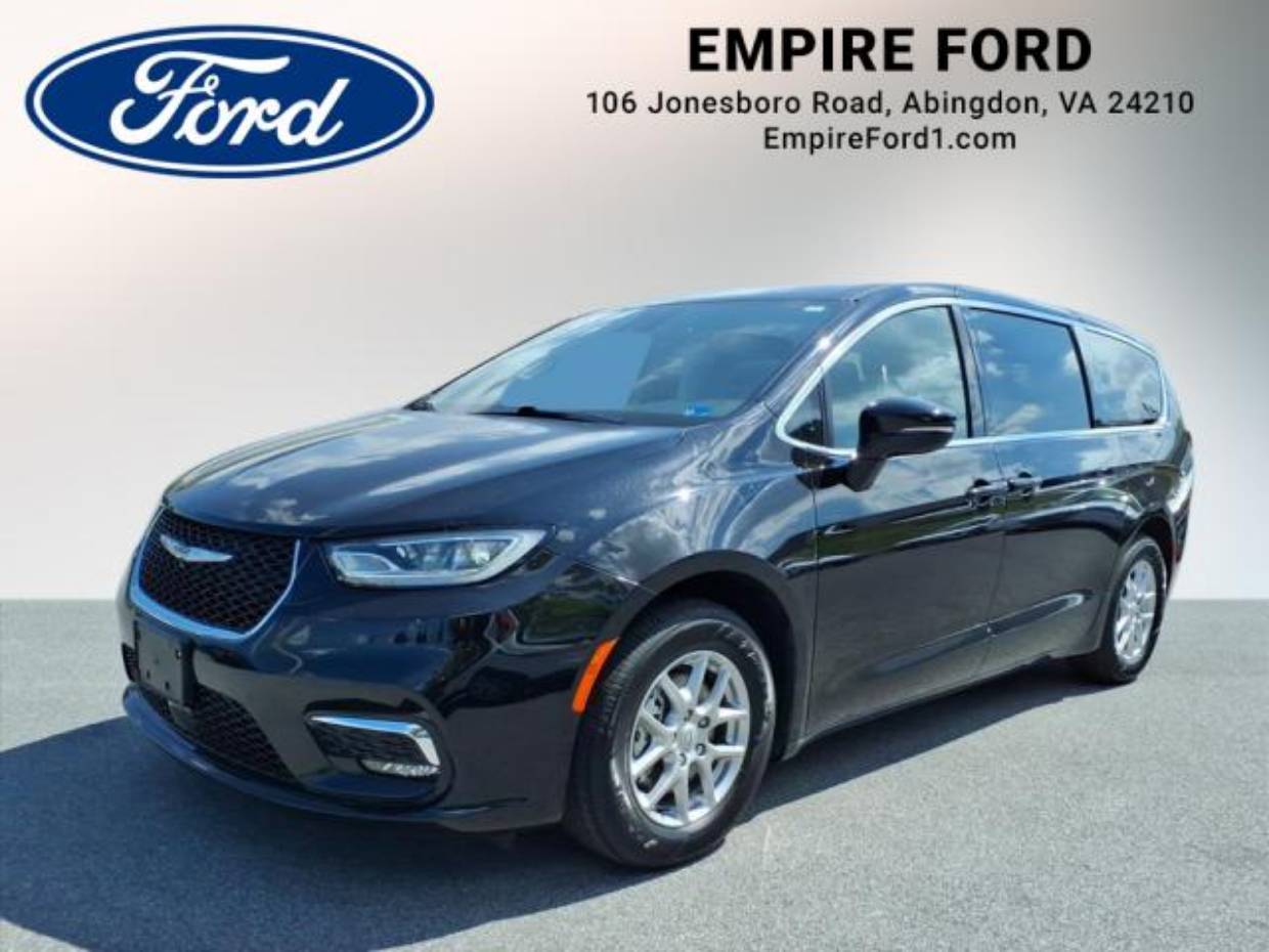 2025 Chrysler Pacifica Select's photo