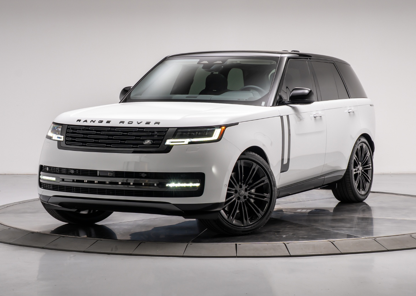 2026 Land Rover Range Rover 3.0 SE SWB's photo