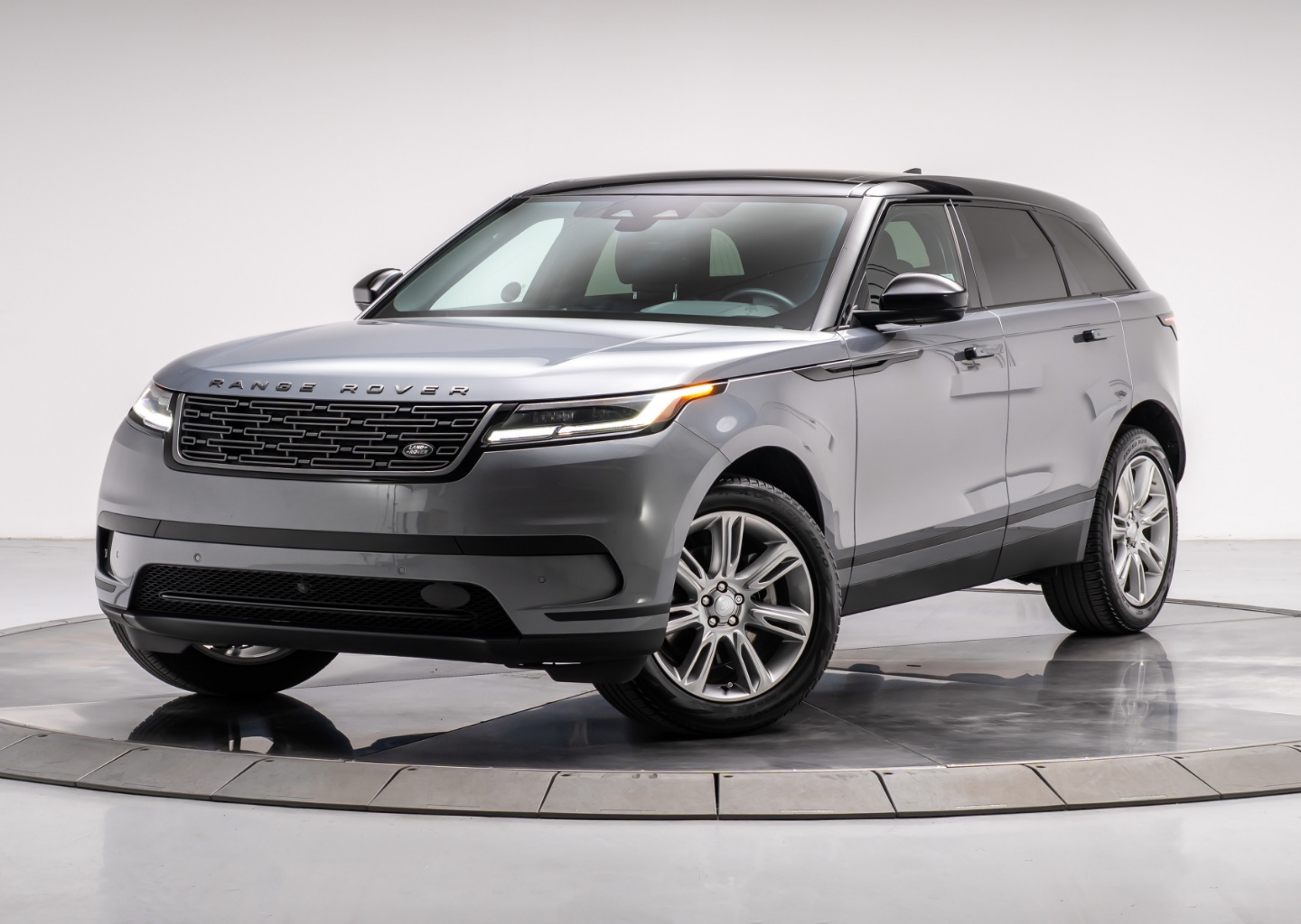 2025 Land Rover Range Rover Velar P250 S's photo