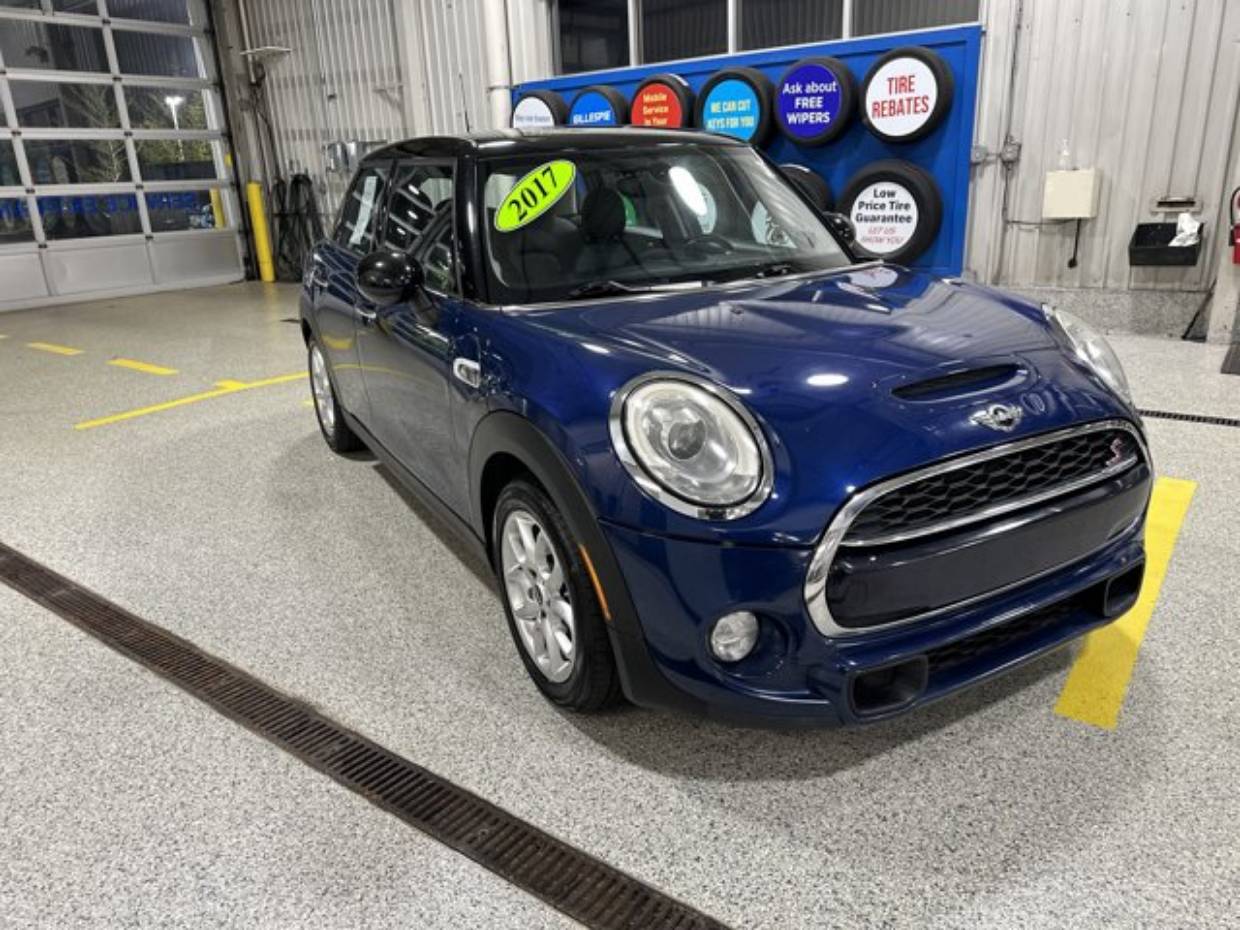 2017 MINI Cooper S 4 Door's photo