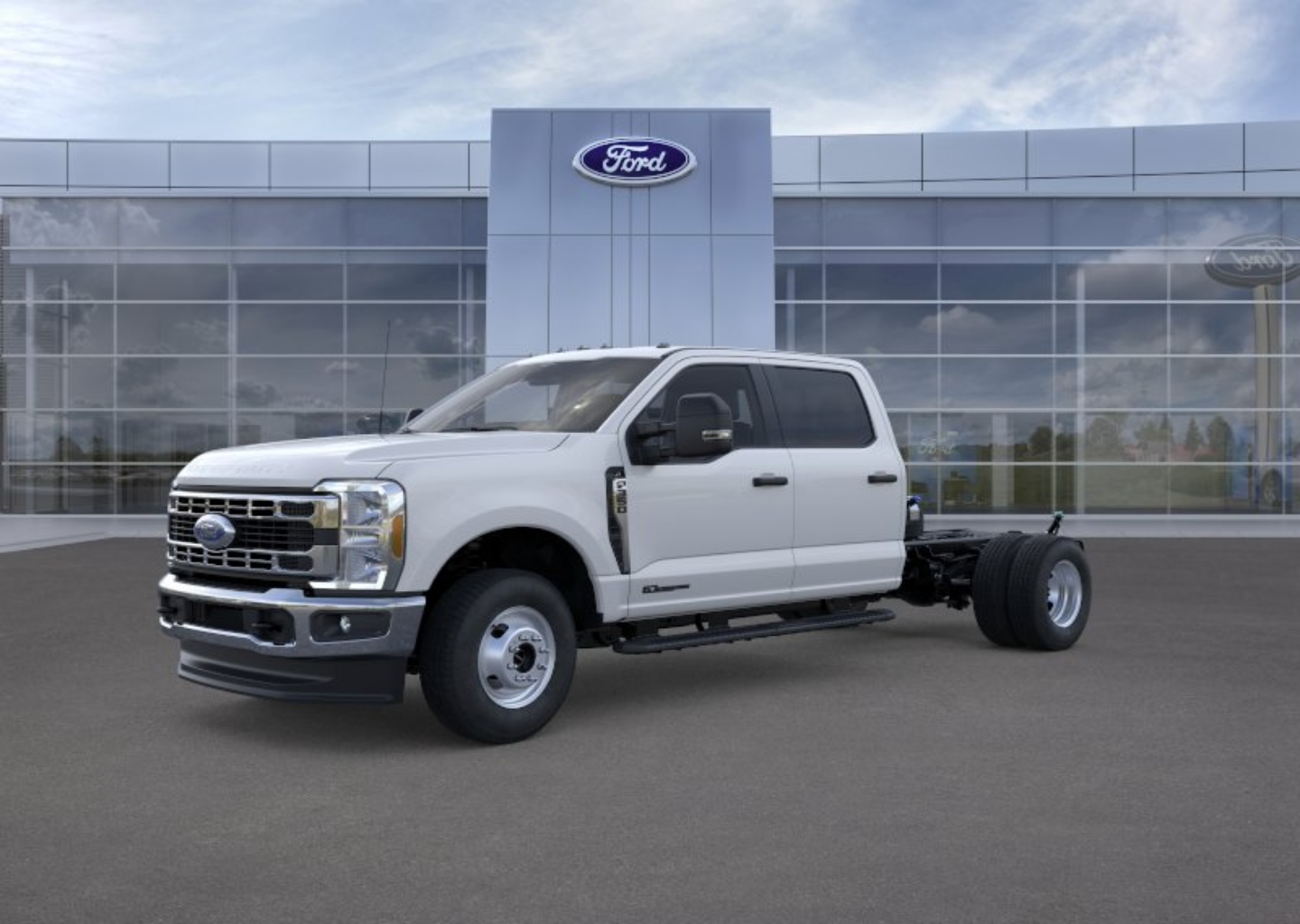 2026 Ford F-350 XL 4x4 Crew Cab 179-In DRW's photo