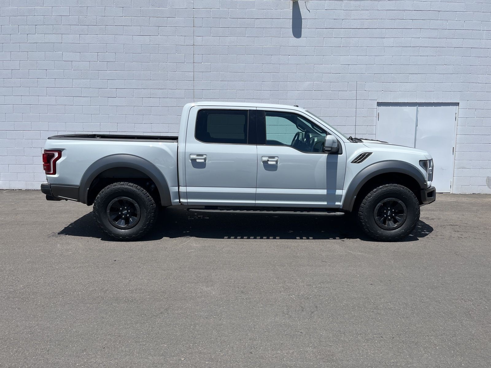 2017 Ford F-150 Raptor 4x4 SuperCrew 5-1/2 Box's photo