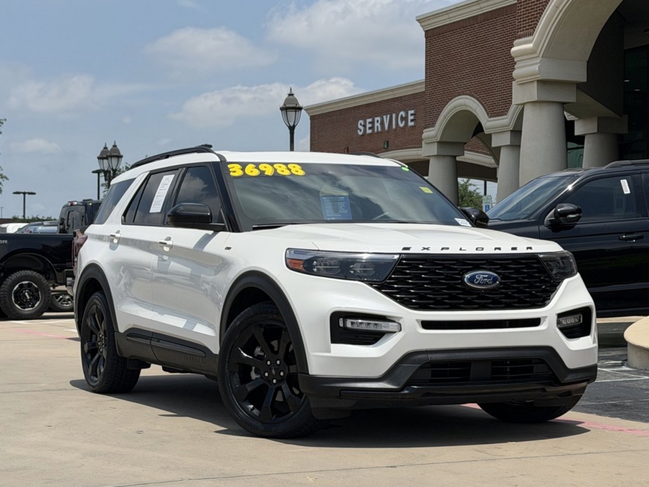 2023 Ford Explorer ST-LINE RWD's photo