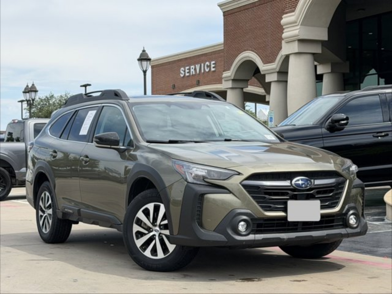 2024 Subaru Outback Premium's photo