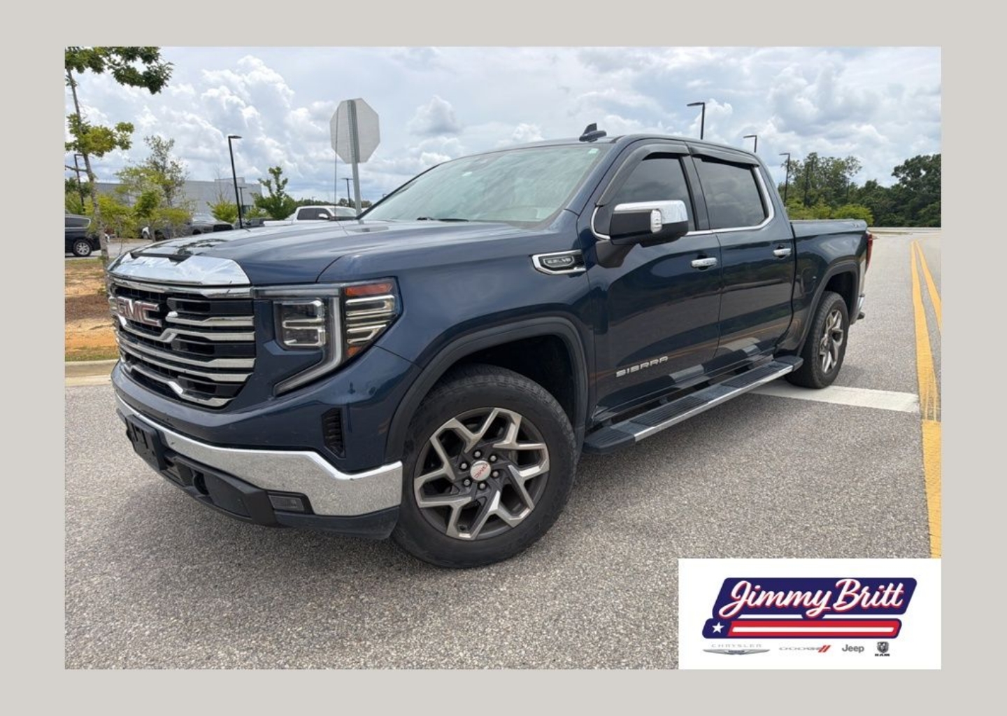 2022 GMC Sierra SLT 4WD Crew Cab Short Box's photo
