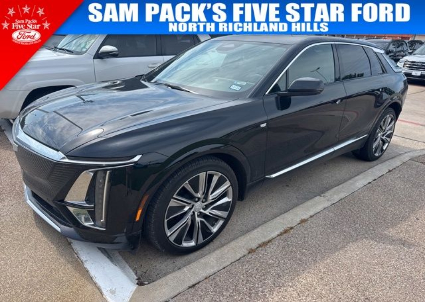 Used 2024 Cadillac LYRIQ Luxury 3 with VIN 1GYKPSRL8RZ139132 for sale in North Richland Hills, TX