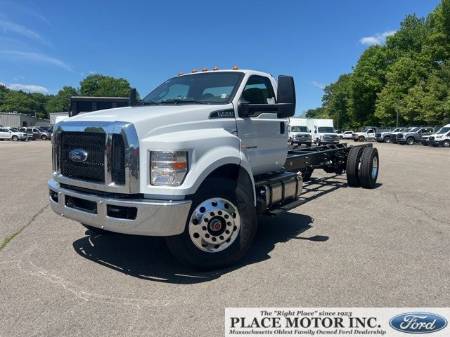2027 Ford F-750SD Base