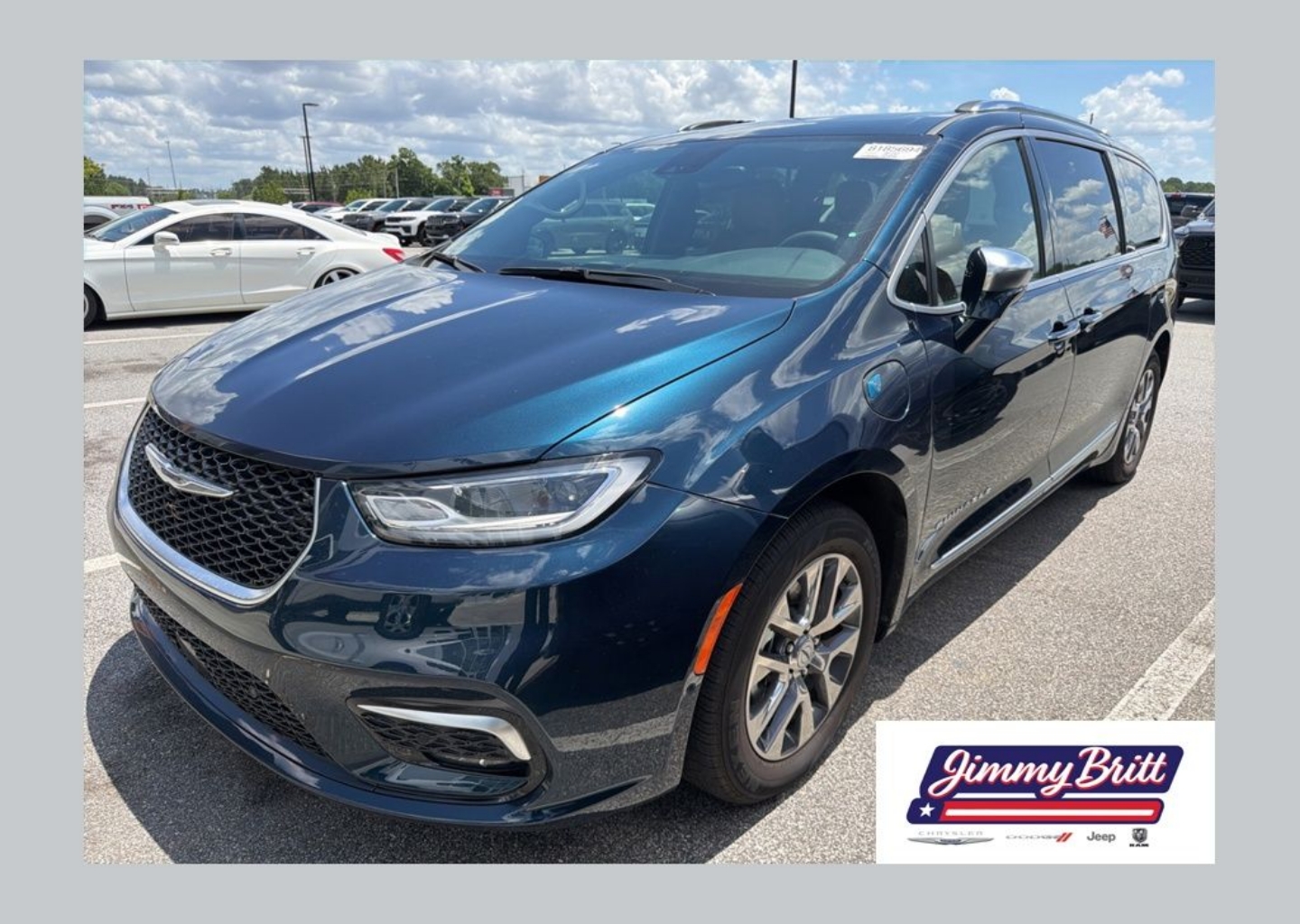 2024 Chrysler Pacifica Hybrid Pinnacle PHEV's photo