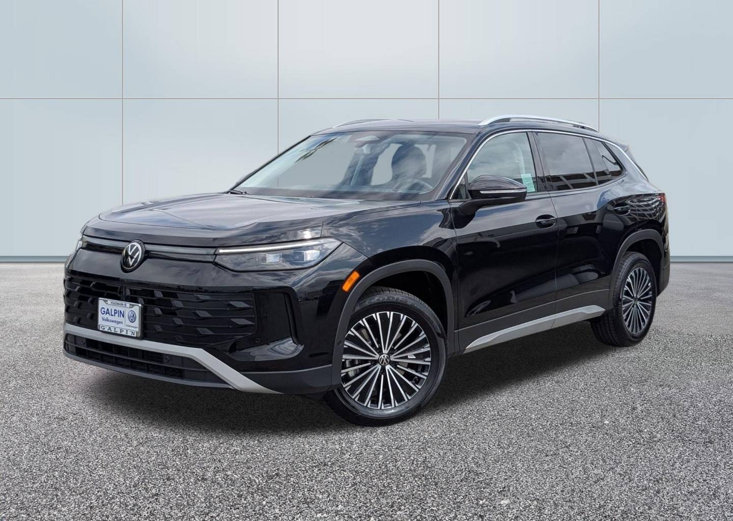 2025 Volkswagen Tiguan 2.0T S 4Motion's photo