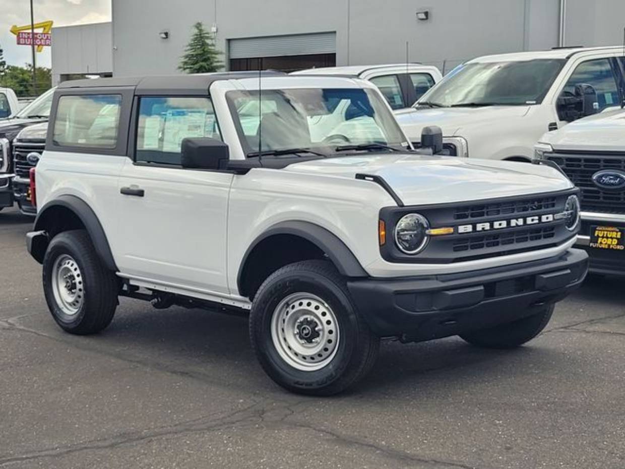 2026 Ford Bronco Base 4x4's photo