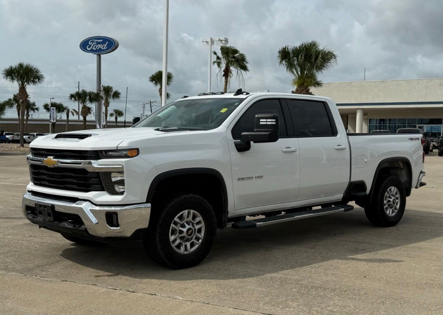 2024 Chevrolet Silverado HD LT 4WD Crew Cab Standard Box's photo