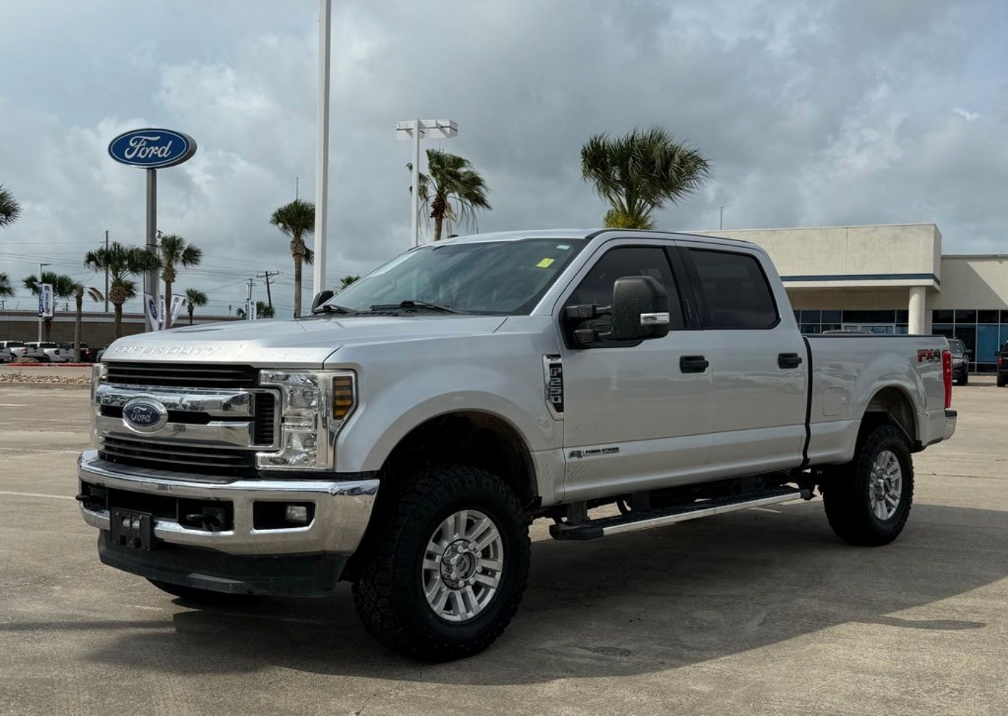 2019 Ford F-250 XLT 4x4 Crew Cab 6-3/4' Box's photo
