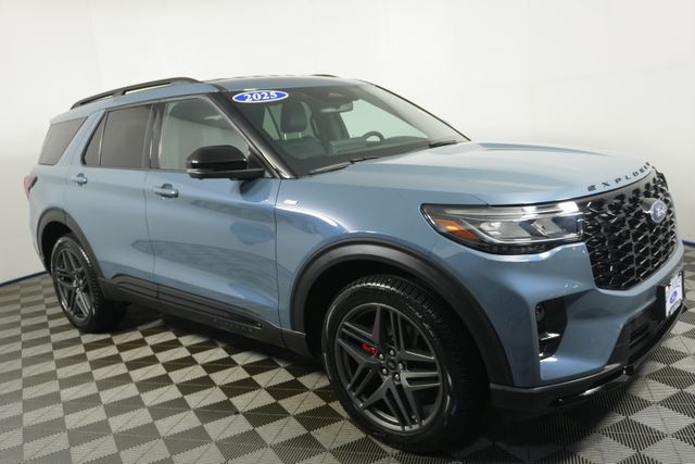 2025 Ford Explorer ST-LINE 4WD (PL535)'s photo