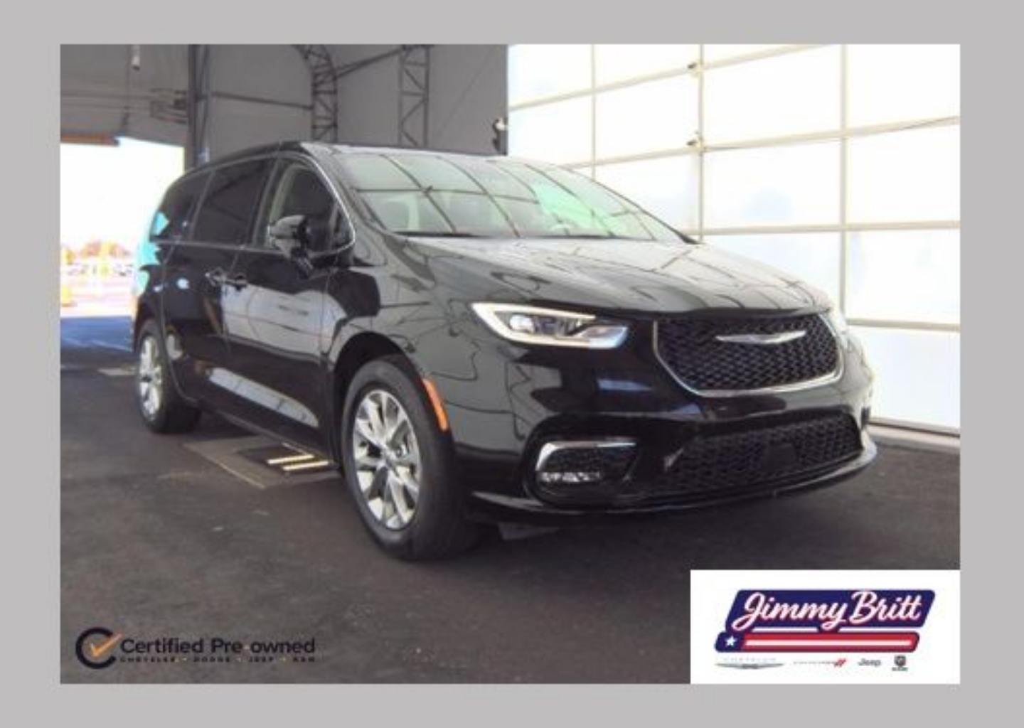 2024 Chrysler Pacifica Touring L AWD's photo