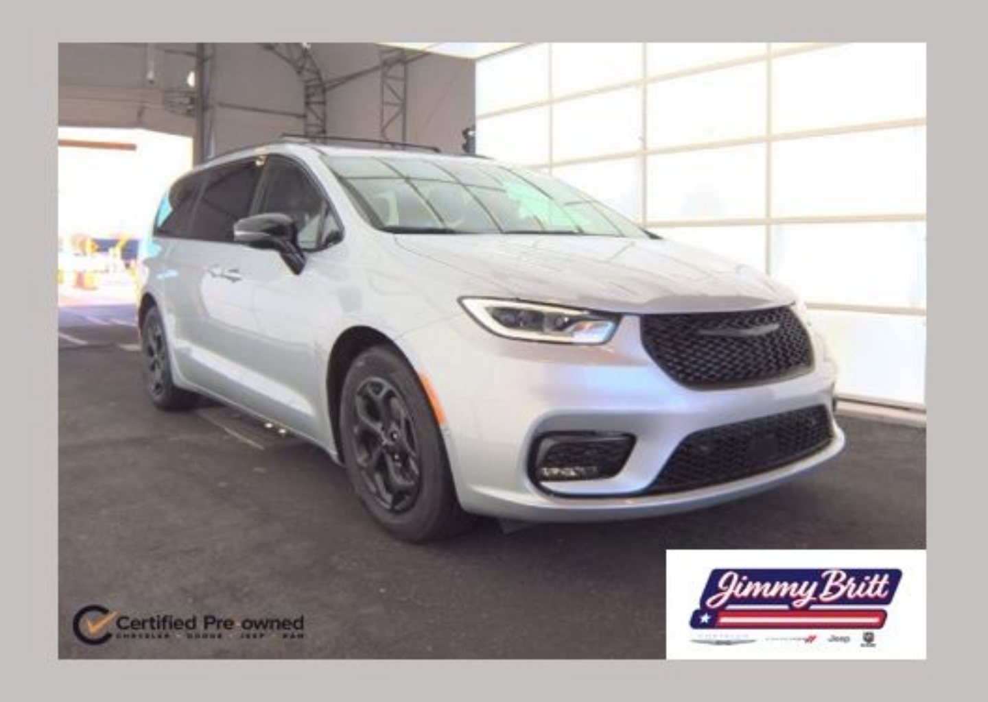 2024 Chrysler Pacifica Hybrid Select Premium S-Appearance PHEV's photo