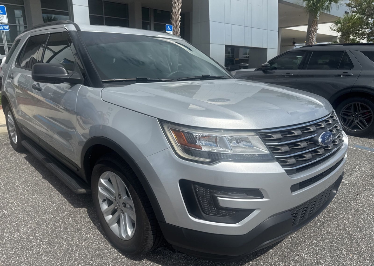 2017 Ford Explorer Base FWD's photo