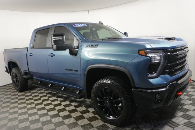 2025 Chevrolet Silverado HD LT 4WD Crew Cab Standard Box's photo