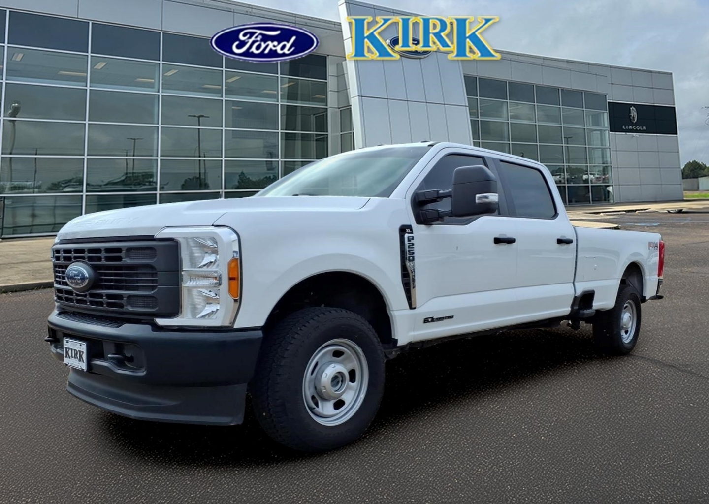 2023 Ford F-250 XL 4x4 Crew Cab 8' Box's photo
