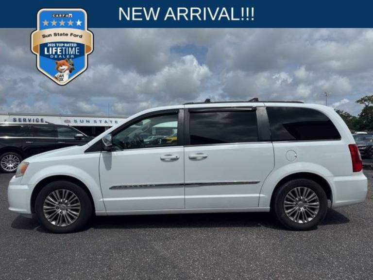 2015 Chrysler Town & Country Touring-L