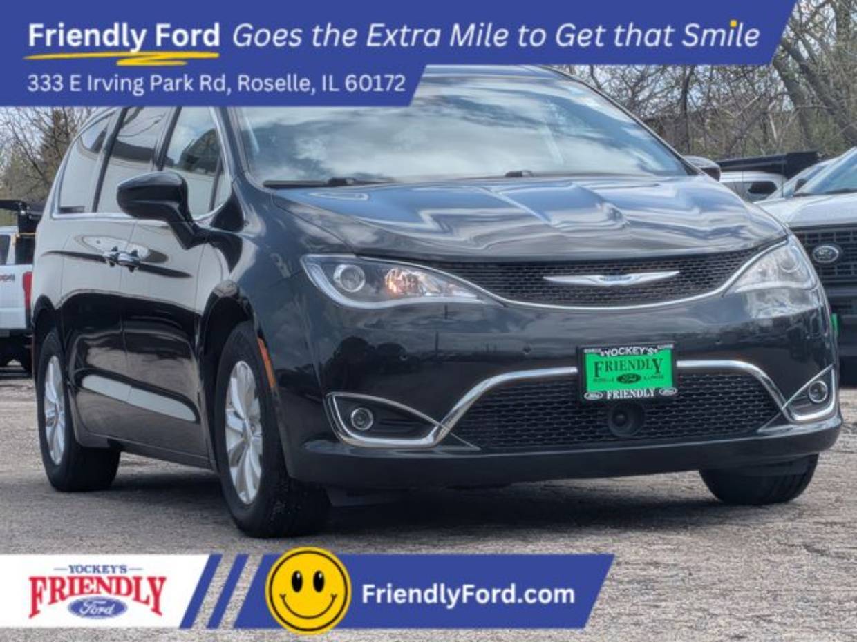 2019 Chrysler Pacifica Touring Plus's photo