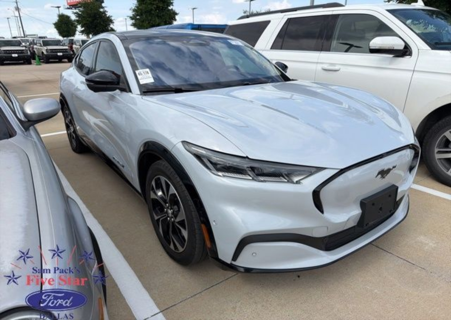 2023 Ford Mustang-Mach-e Premium's photo