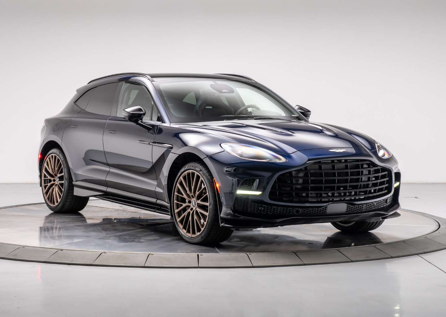 2026 Aston Martin DBX 4.0 V8 707 AWD's photo