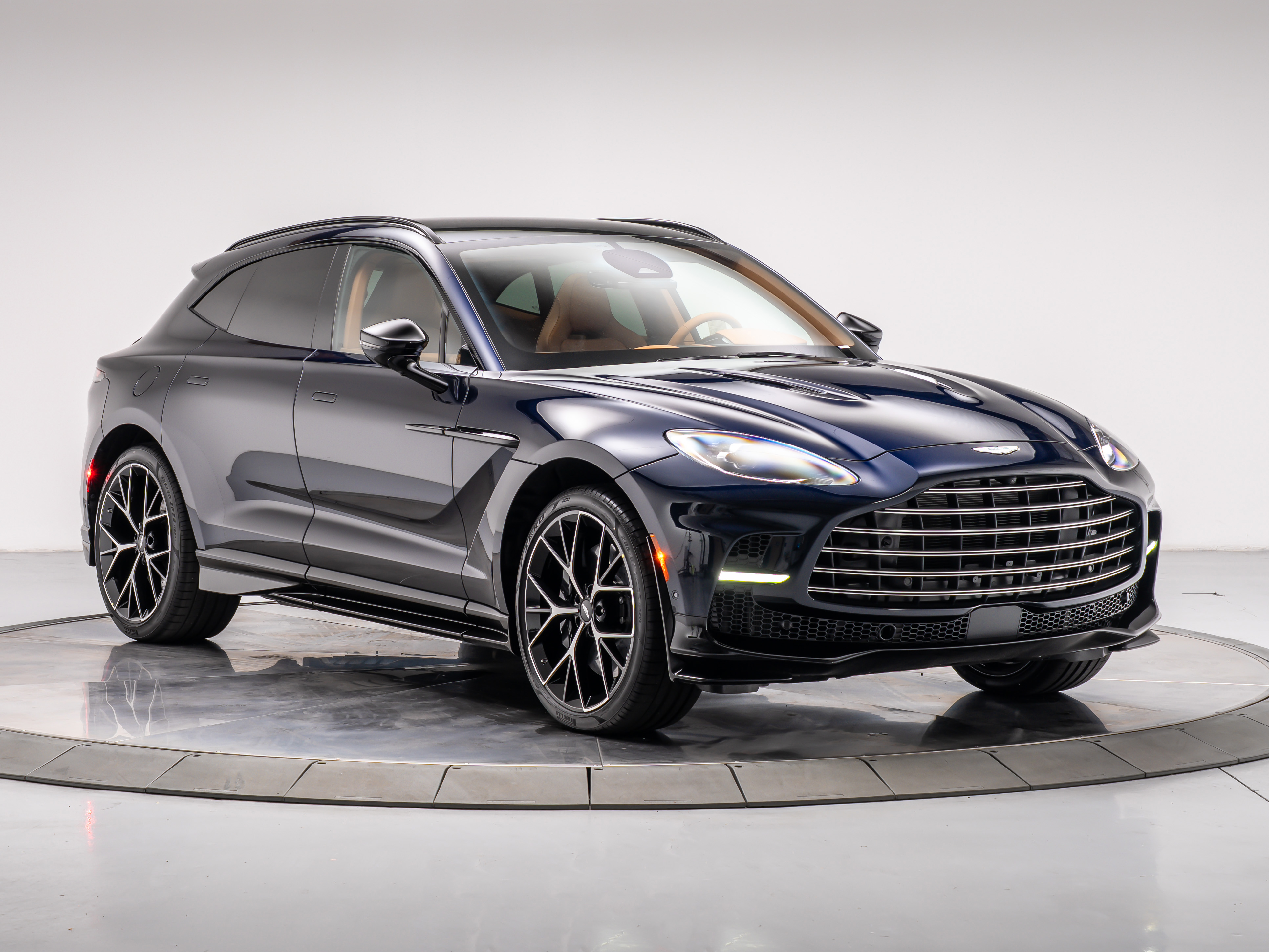 2026 Aston Martin DBX 4.0 V8 707 AWD's photo