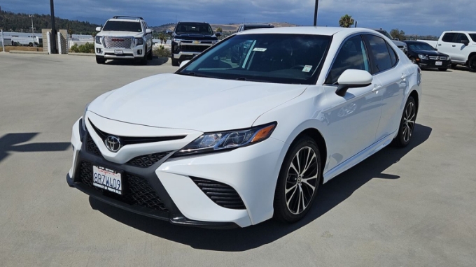 2020 Toyota Camry 2.5 Auto SE's photo