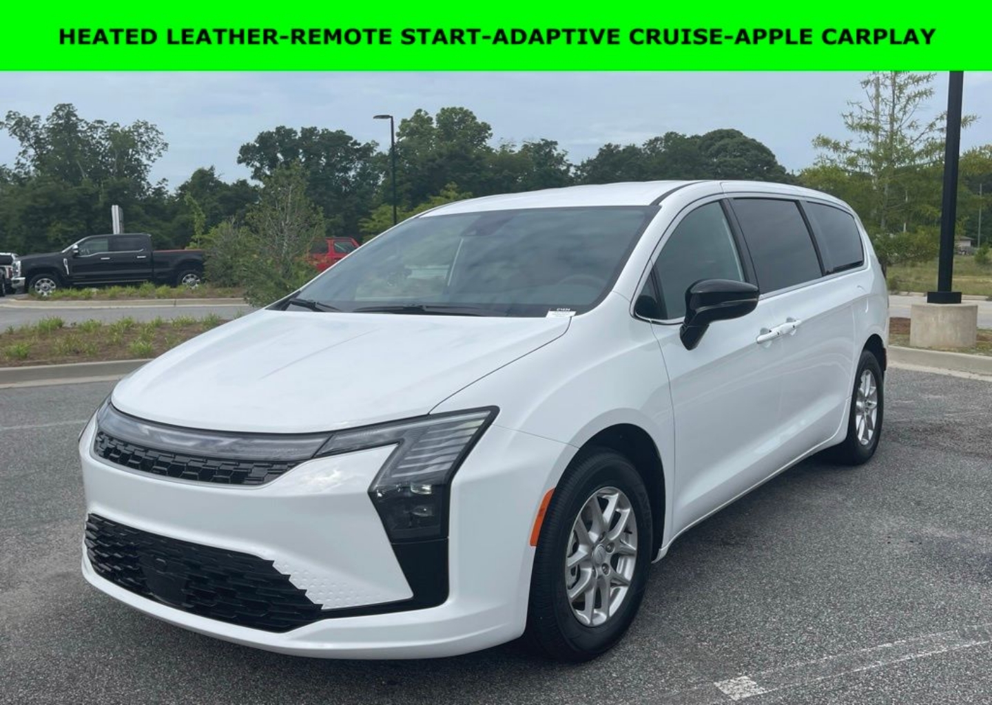 2027 Chrysler Pacifica Select's photo