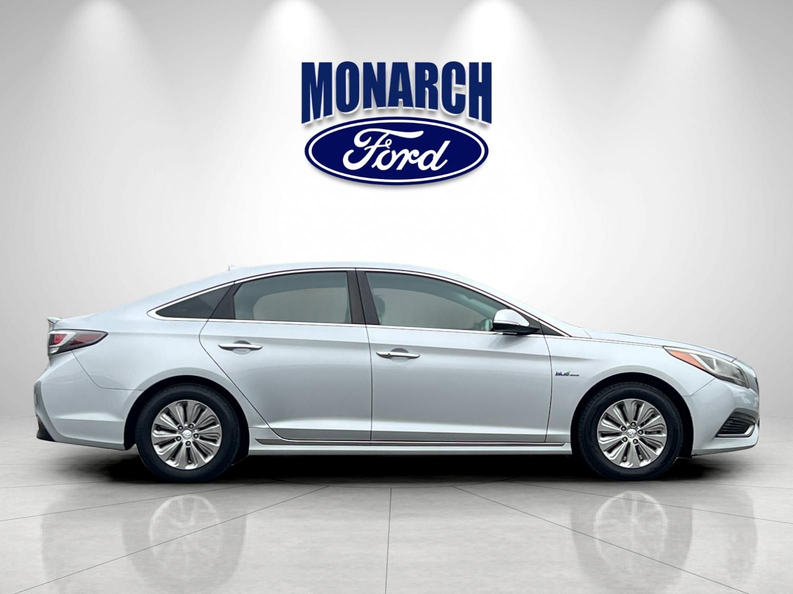 Used 2017 Hyundai Sonata Hybrid Base with VIN KMHE24L14HA059193 for sale in Exeter, CA