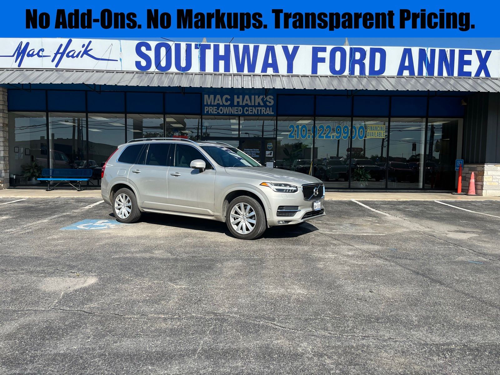 2016 Volvo XC90 T6 AWD Momentum's photo