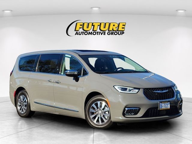 New 2023 Chrysler Pacifica Hybrid Limited