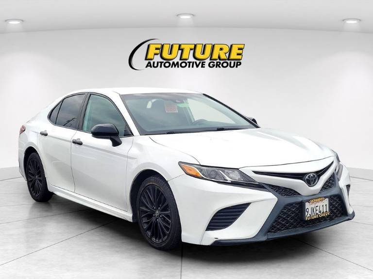 2020 Toyota Camry SE Nightshade
