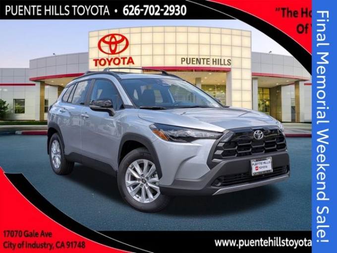 2026 Toyota Corolla Cross LE FWD's photo