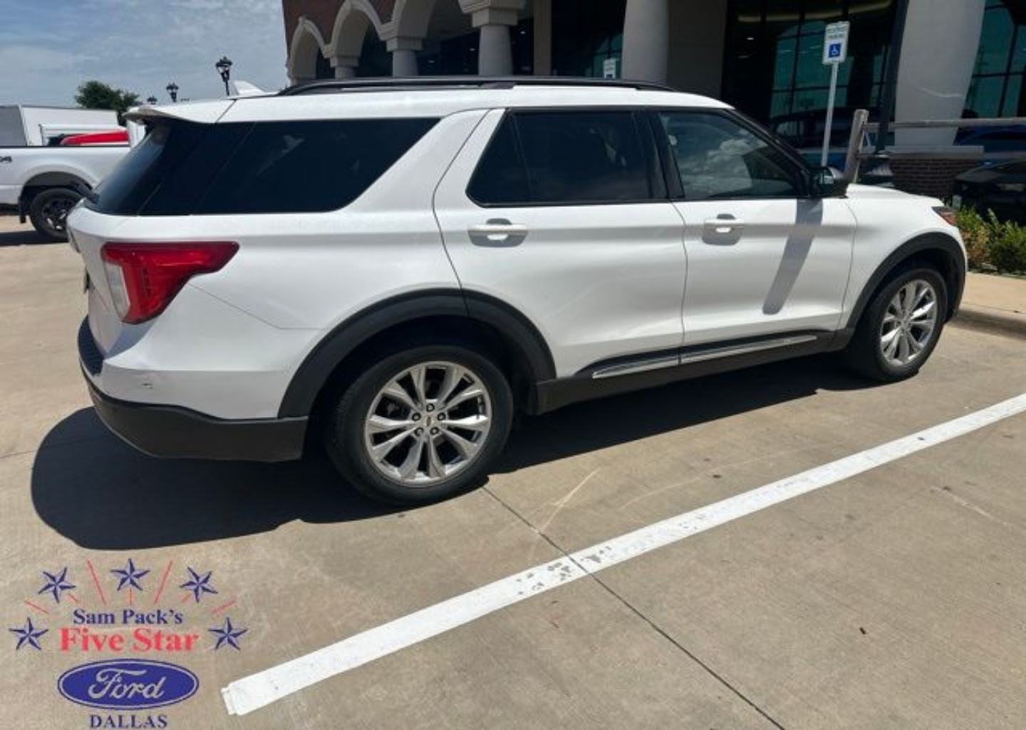 2023 Ford Explorer XLT RWD's photo