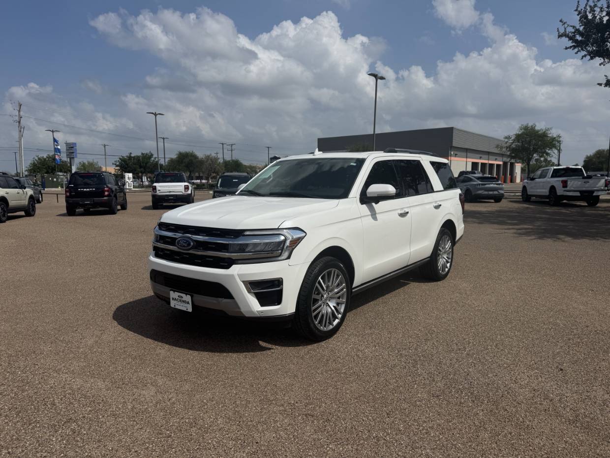 2023 Ford Expedition Limited's photo