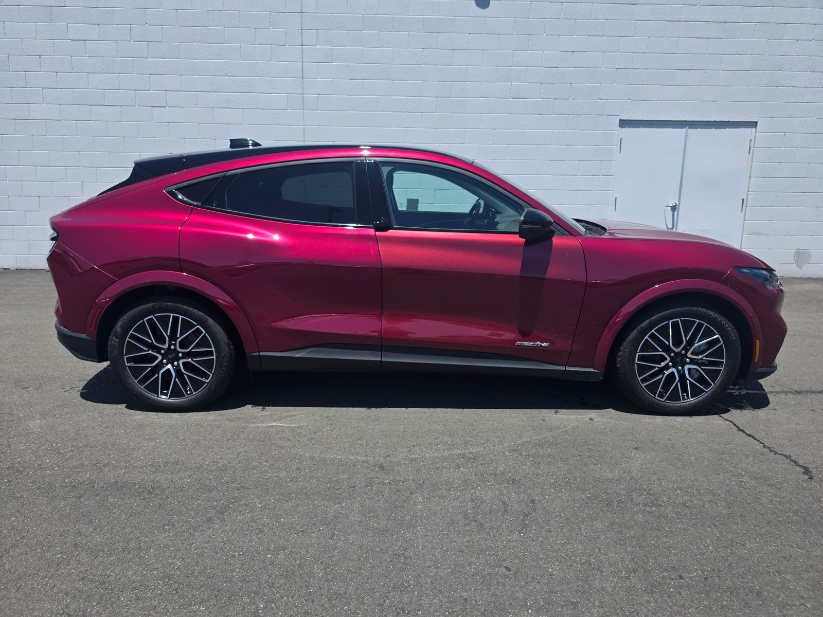 2025 Ford Mustang-Mach-e Premium's photo