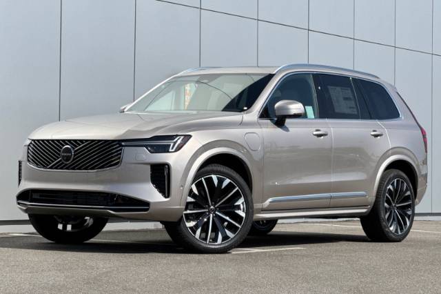2026 Volvo XC90 Plug-In Hybrid T8 Plus