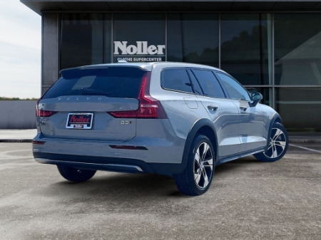 2024 Volvo V60 Cross Country B5 Plus