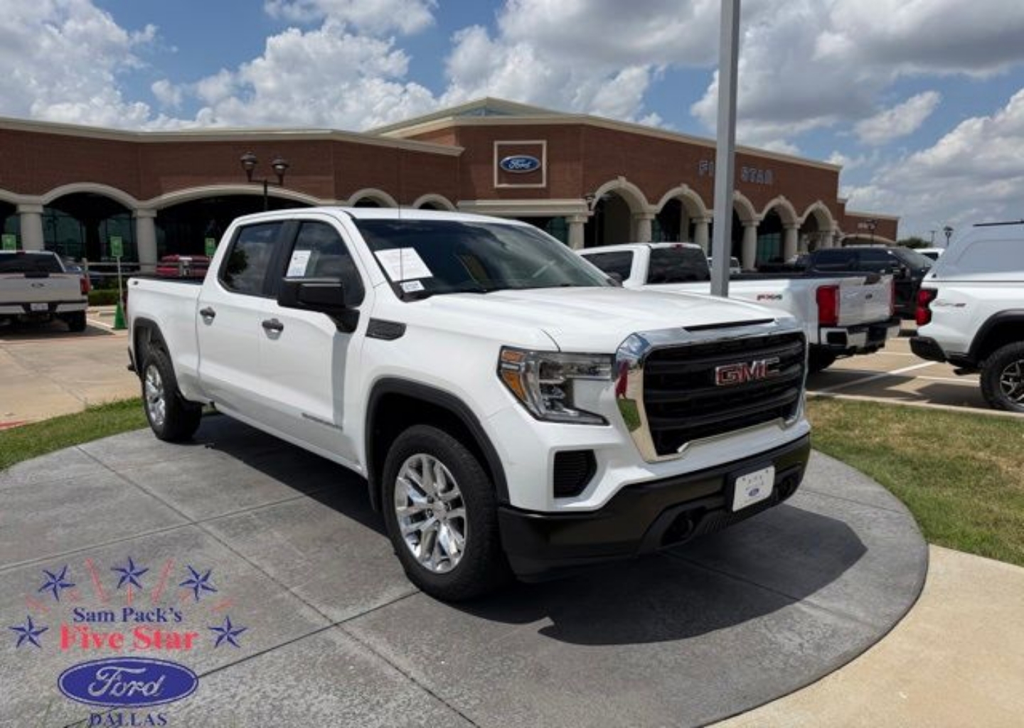 2019 GMC Sierra 4WD Crew Cab Short Box's photo